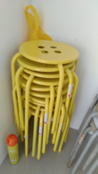 Image of kursi besi bulat kuning
